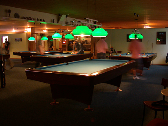 Billardcenter Giusi Brig - Brunswick Gold-Crown III mit 2er Lampe